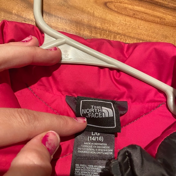 Girls Northface Puffer Coat - Picture 3 of 4